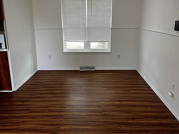 4th image of 406 Avenue Q