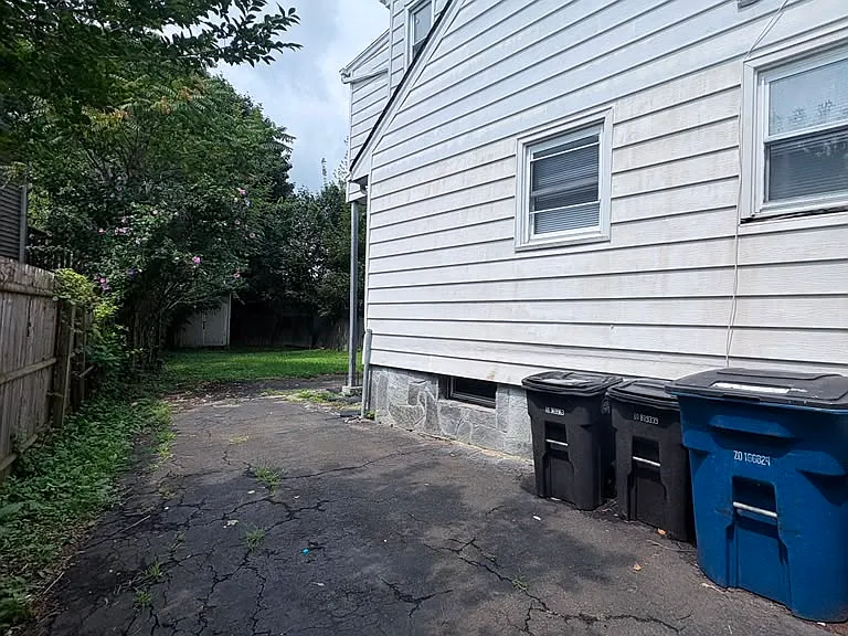 Townsend Ave — Photo 24