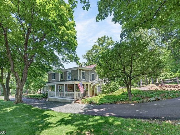 3rd image of 35 Woodledge Rd