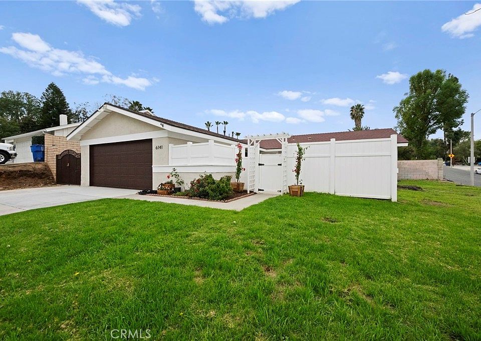 1st image of 6141 Bluffwood Dr