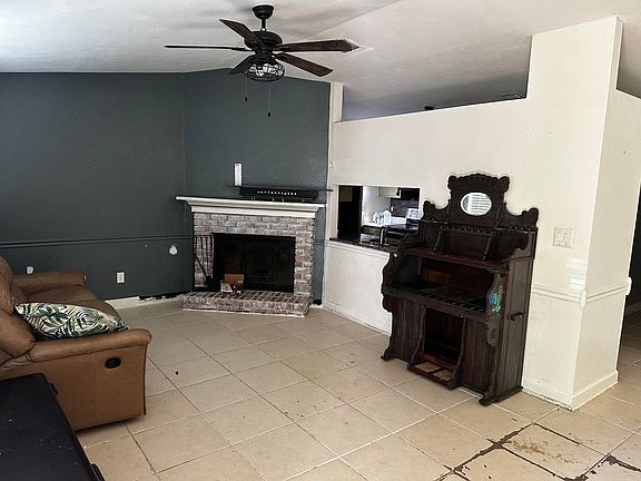 3rd image of 281 Whetherbine Way E