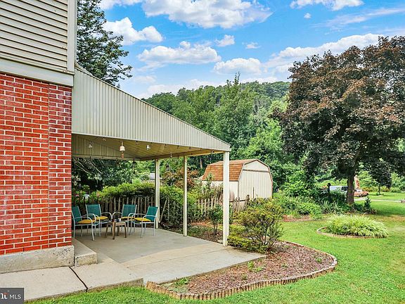 3rd image of 476 S Wyomissing Ave