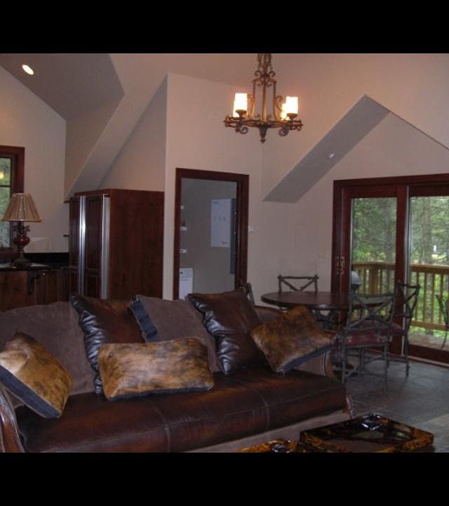 2nd image of 2085 Houston Dr