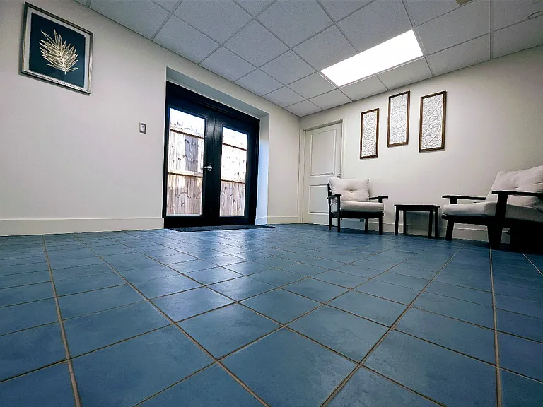 Admiral Apartments — Photo 8