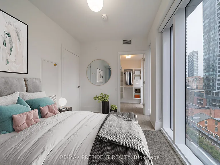 1 Gloucester St #816 — Photo 9