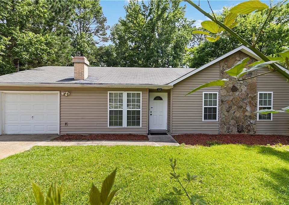 1st image of 924 Sweetwater Cir