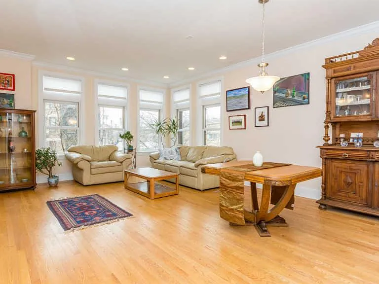 4113 N Southport Ave — Photo 10