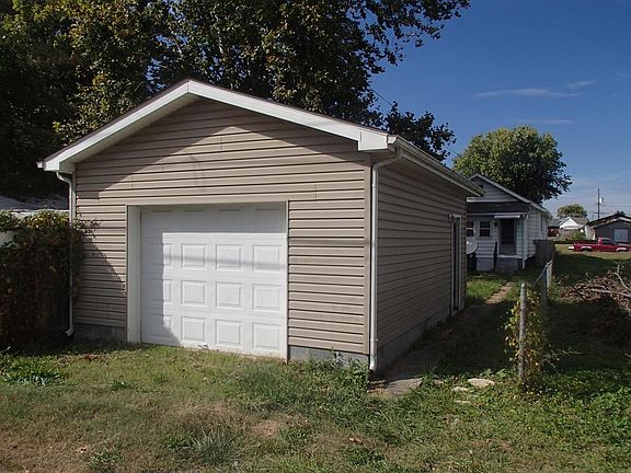 Detached Garage