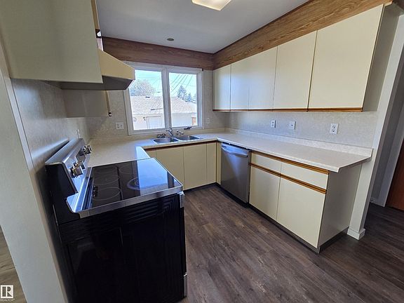 5th image of 4803 54a St