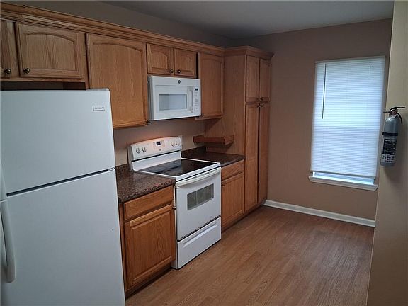 3rd image of 437 Coeur Cir