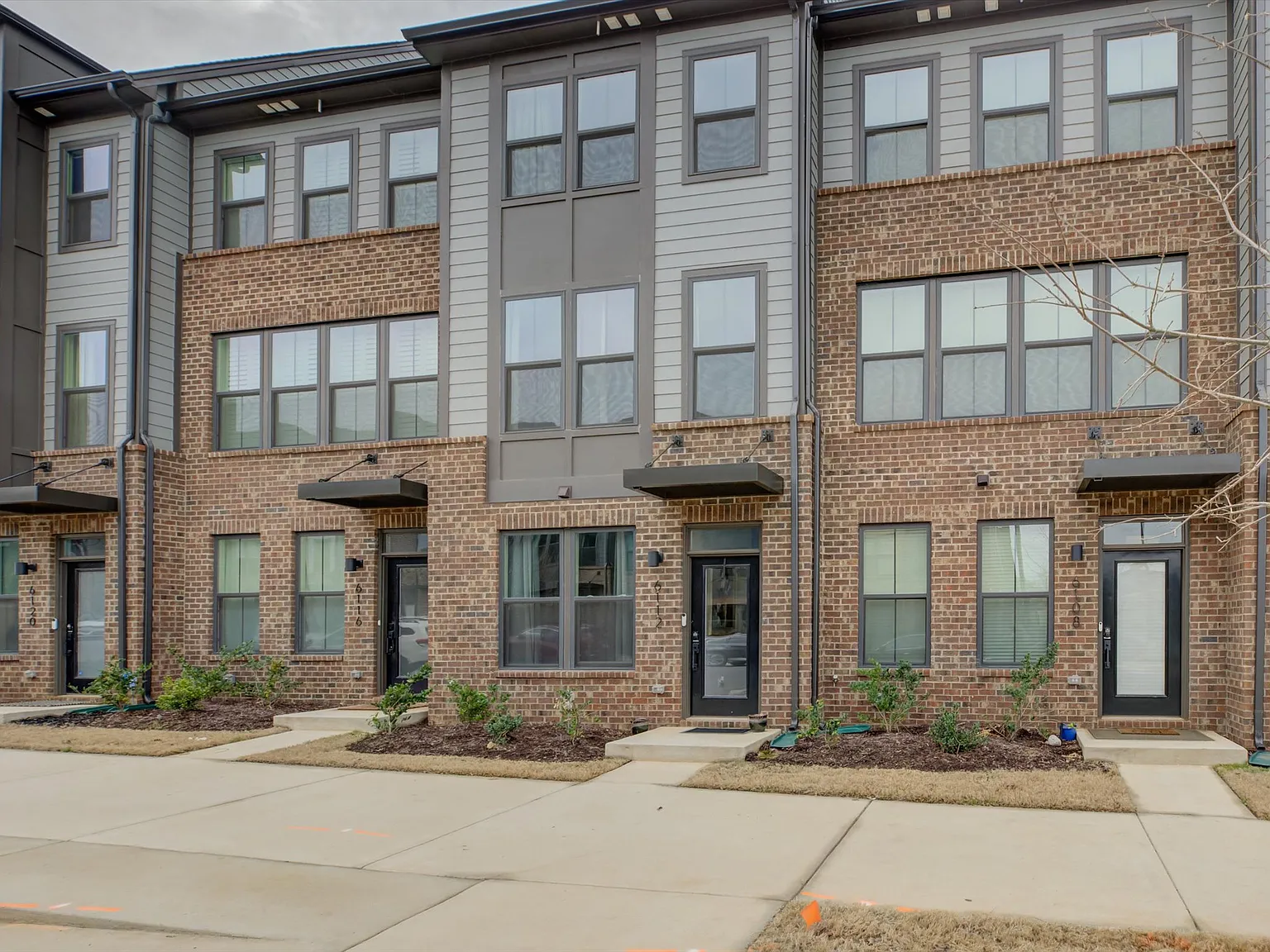 4 bed, 4.5 bath, 1856 sqft, $3,875 — Photo 2