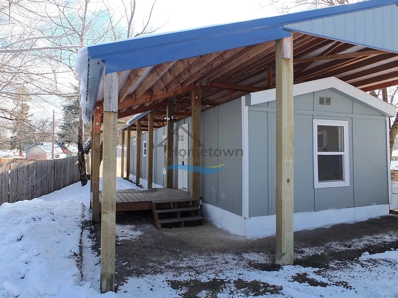 Beautiful & Clean 2 Bed 1 Bath Manufactured Home in Spirit Lake — Photo 1