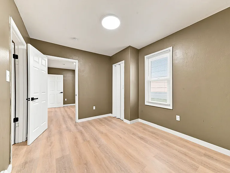 3137 State St — Photo 9