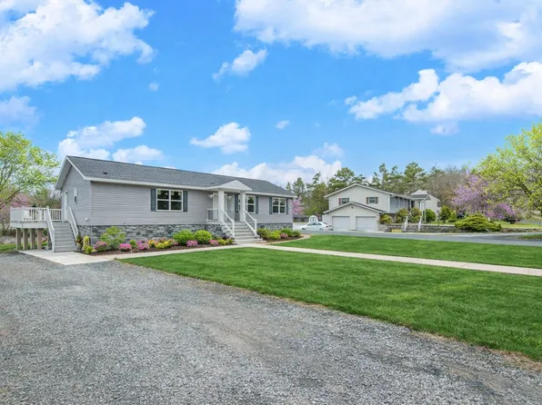 5 Deerfield Dr, Mount Pocono, PA 18344