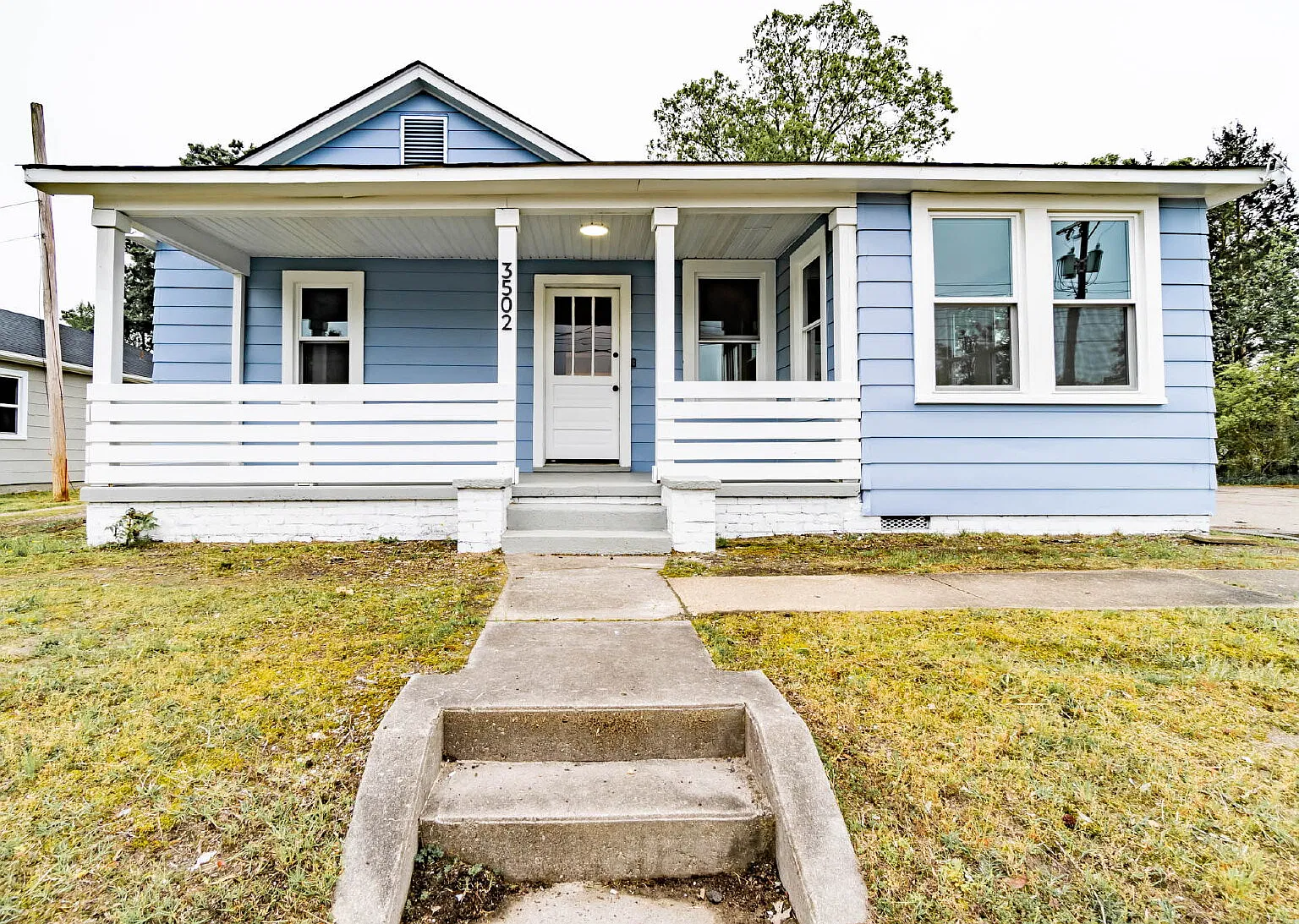 3 bed, 1.0 bath, 1124 sqft, $1,850 — Photo 1