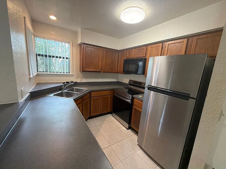 2917 Antique Oaks Cir #21