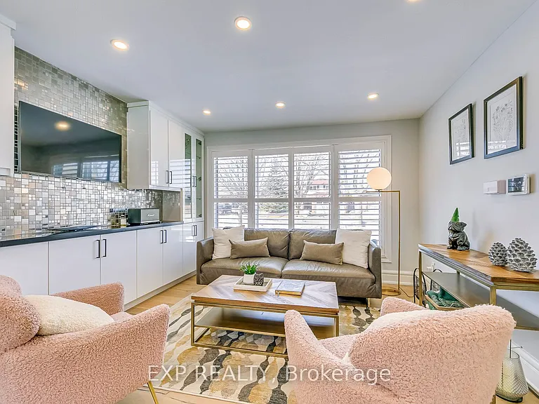 322 Mary St — Photo 5
