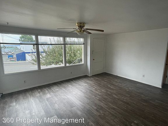 3rd image of 490 SE Barrington Dr