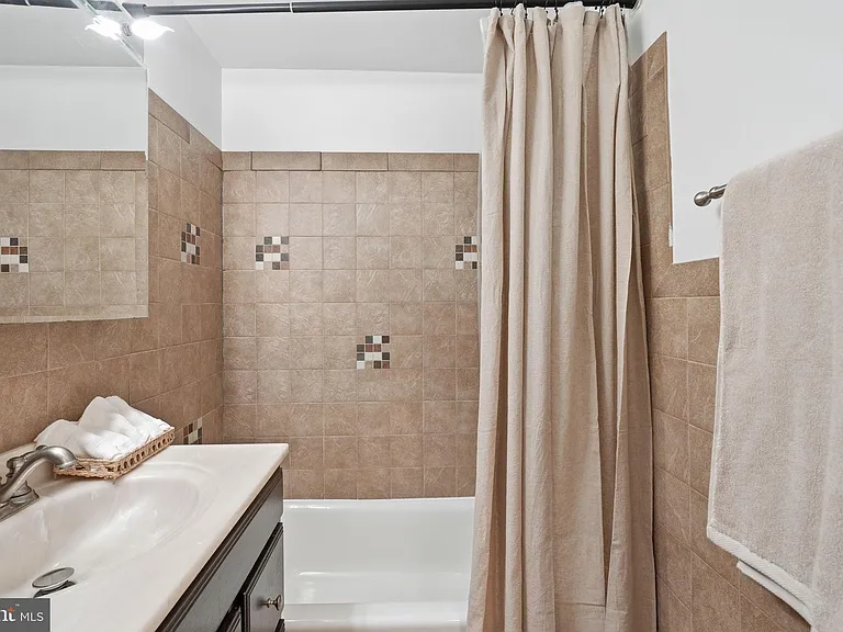 1200 S Arlington Ridge Rd #614 — Photo 20