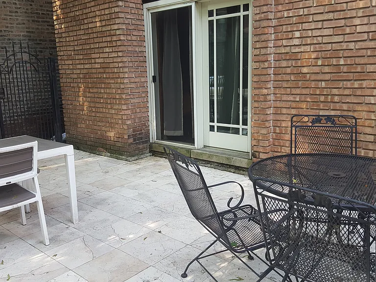 2735 N Mildred Ave #1 — Photo 2