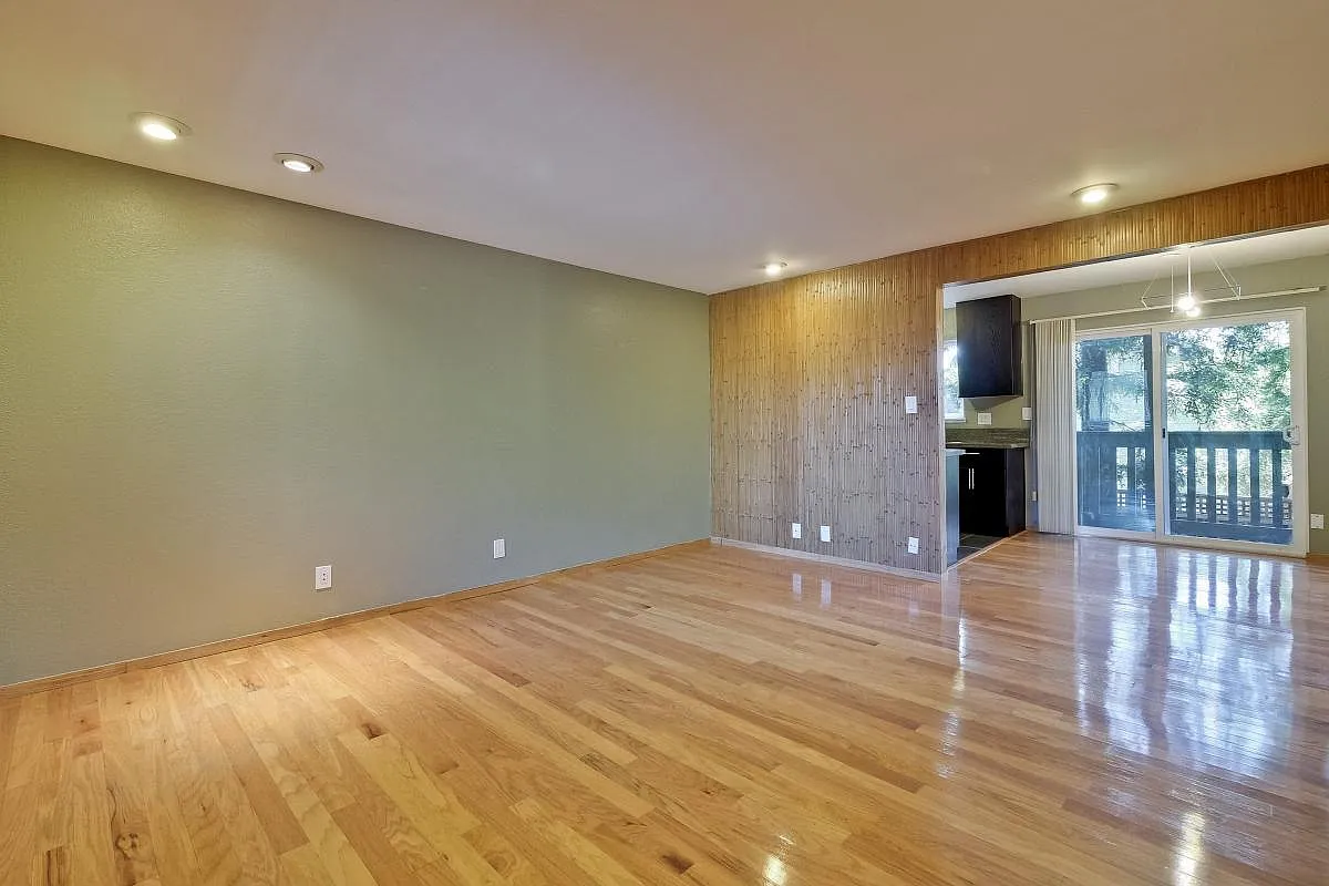 480 E Okeefe Street — Photo 3