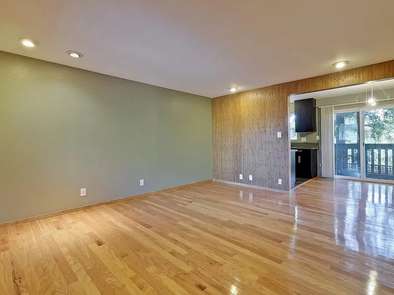 480 E Okeefe St #218 — Photo 3