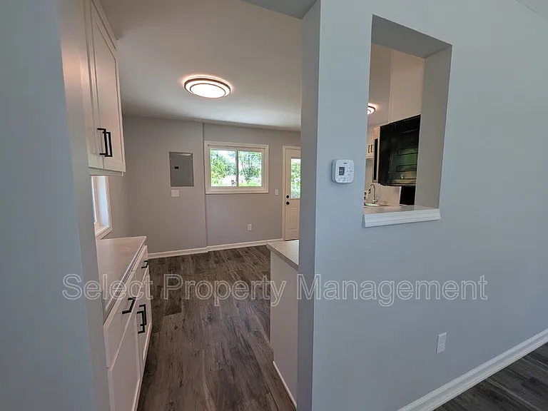 920 Courtney Dr — Photo 5