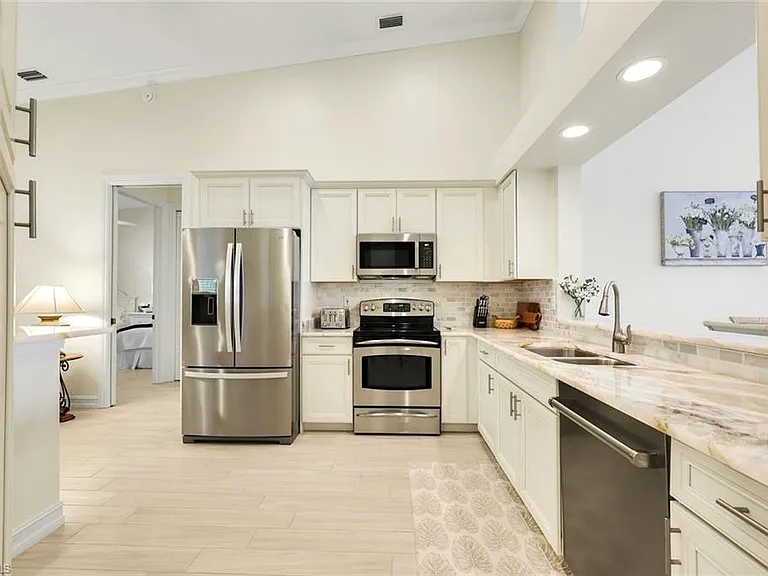 800 Breakaway Ln #203 — Photo 9