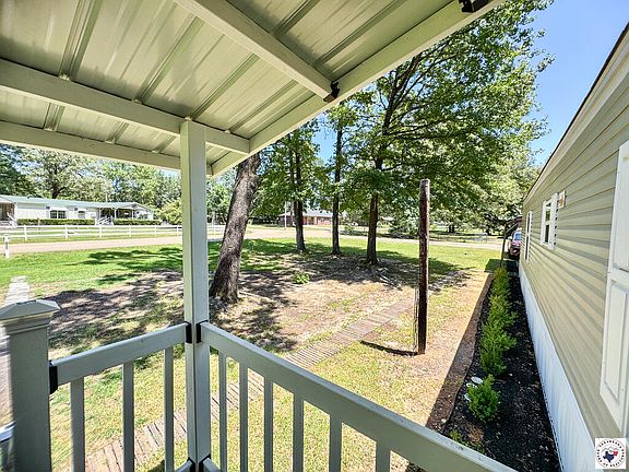 2nd image of 116 E Avenue G