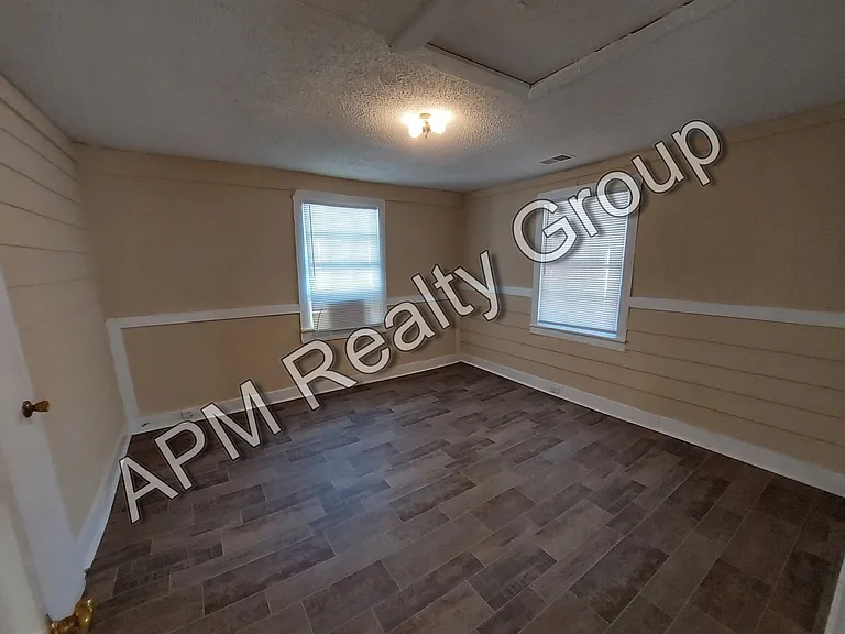 1221 King St — Photo 14