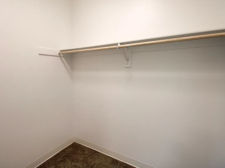Creek's Edge Apartments — Photo 13