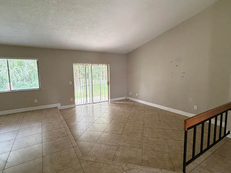 504 Shane Cir — Photo 6