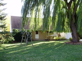 5330 S Nicolet Dr, New Berlin, WI 53151