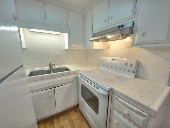 5th image of 3813 Barker Dr APT 4