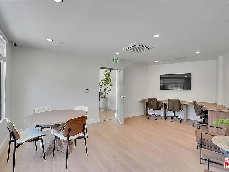 14419 Riverside Dr #306 — Photo 21