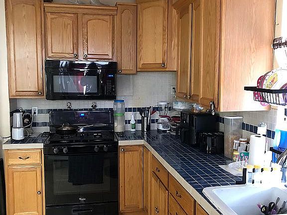 4th image of 498 Howard Ave