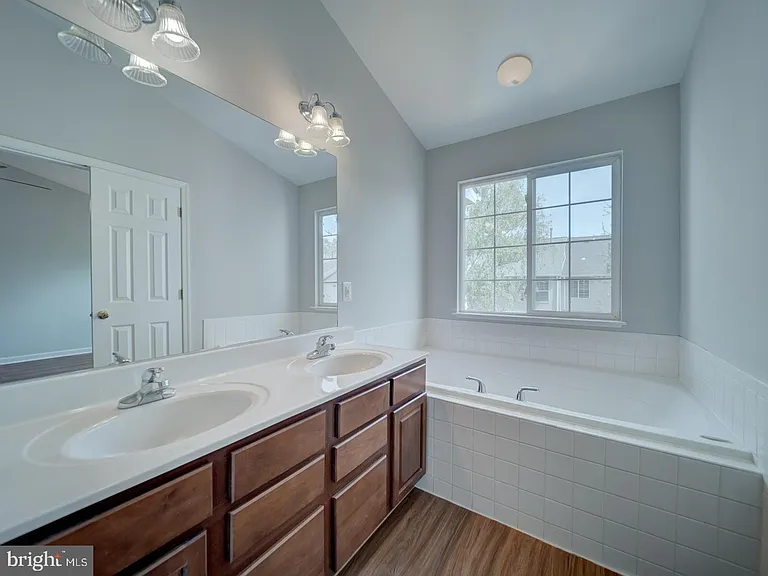 8241 Humphrey Ln — Photo 36