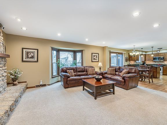 5th image of 561 Cypress Ave