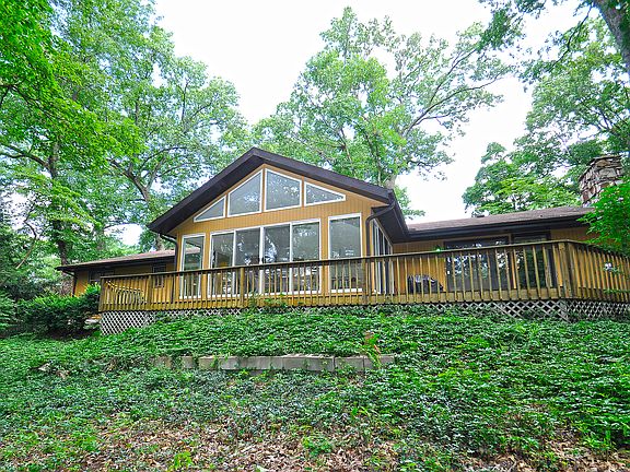 2nd image of 17662 Woodridge Ct