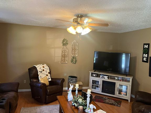 2nd image of 516 Maple St