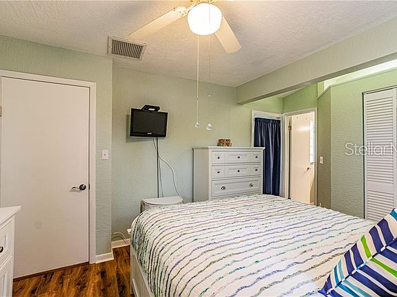 4th image of 821 42nd Ave N