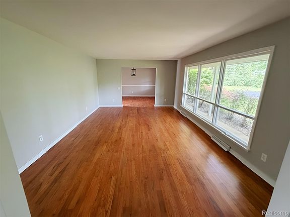 4th image of 140 Darwin Rd