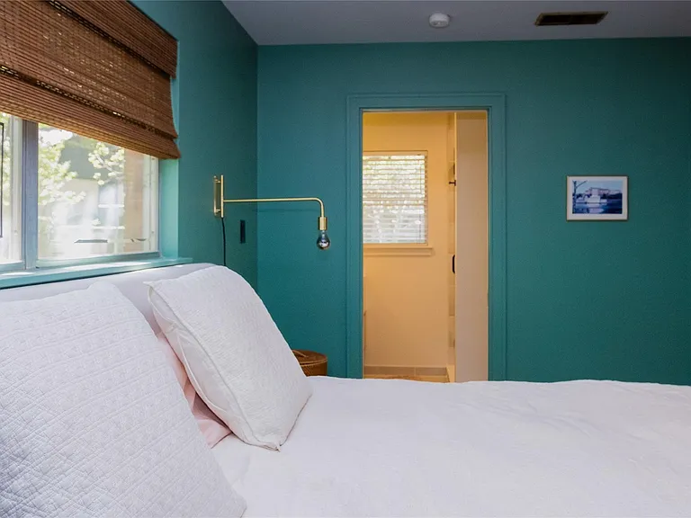 205 W Covington Dr — Photo 13