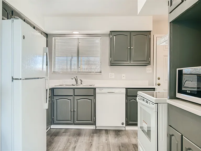 1560 Wagner St — Photo 11