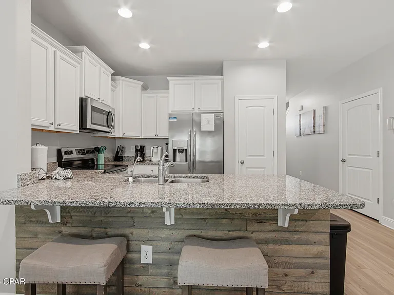 1883 Pointe Dr — Photo 11