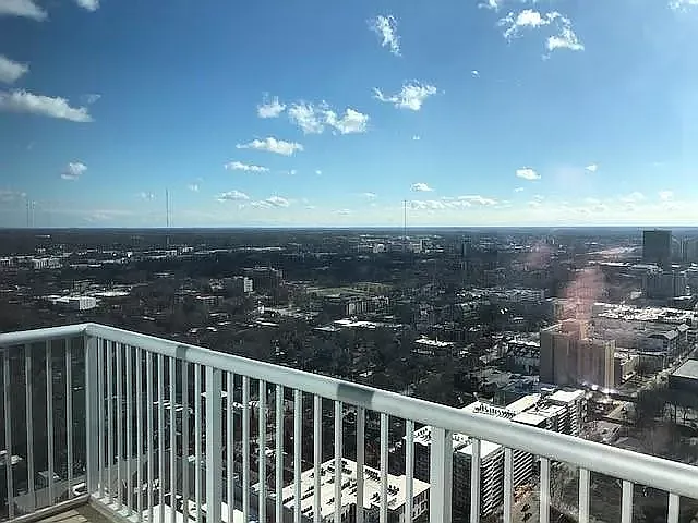 1 bed, 701 sqft, $2,100 — Photo 3