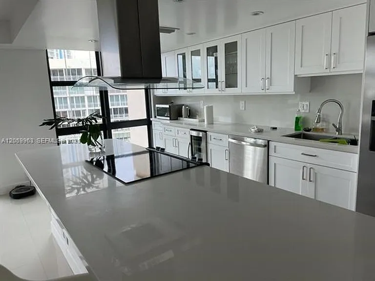 1111 Crandon Blvd #CU-A807 — Photo 1