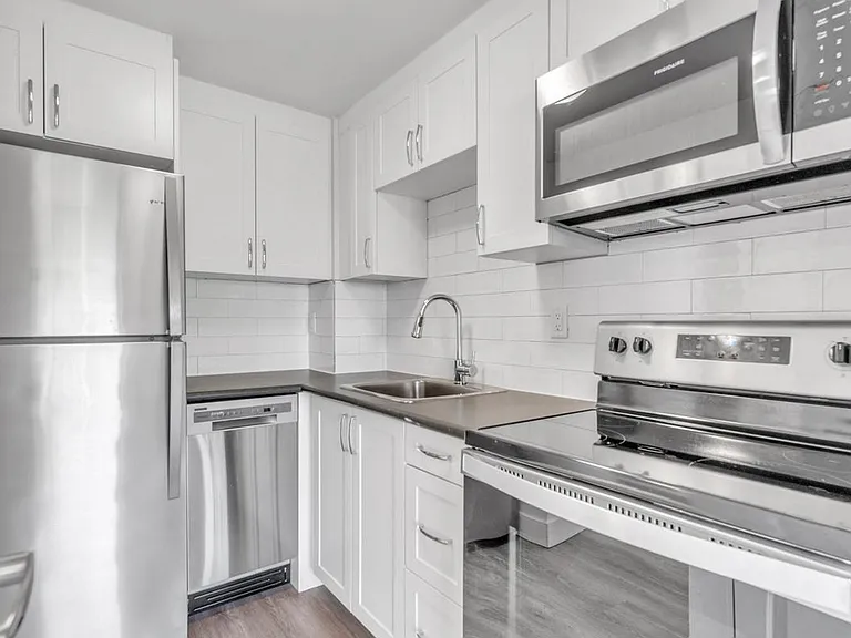 181 Queen Mary Rd — Photo 1
