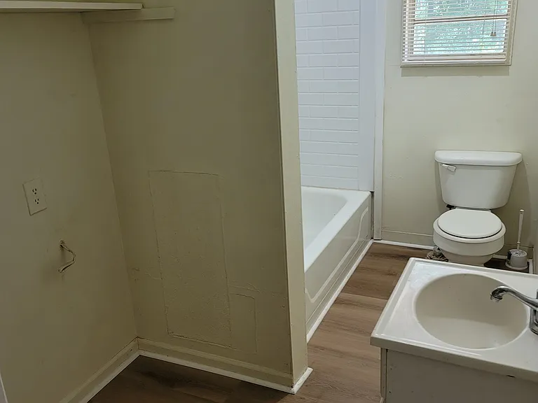 420 Crout Rd #B — Photo 5