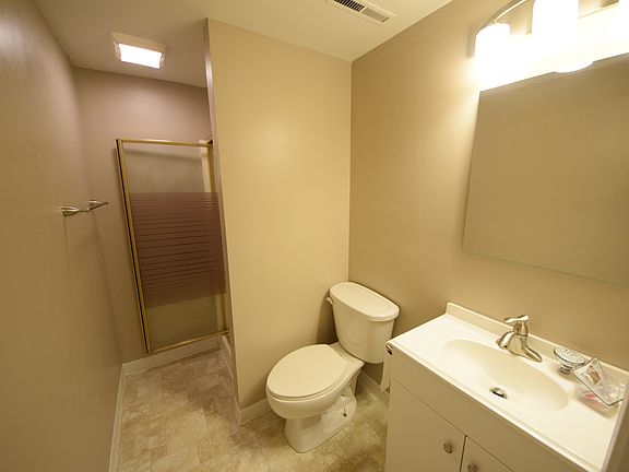 Lower 3/4 bath